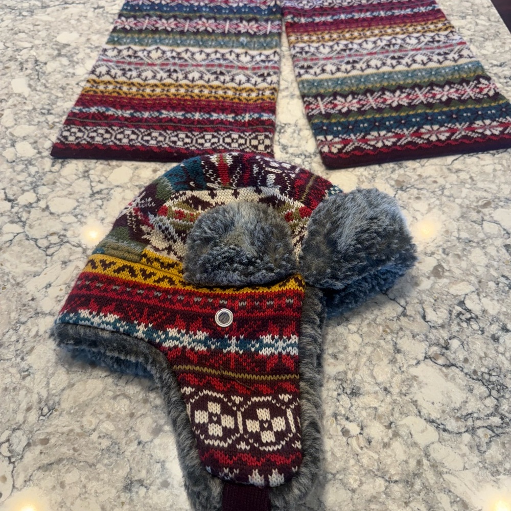 Eddie Bauer Multicolor Patterned Women’s Hat and Scarf Set